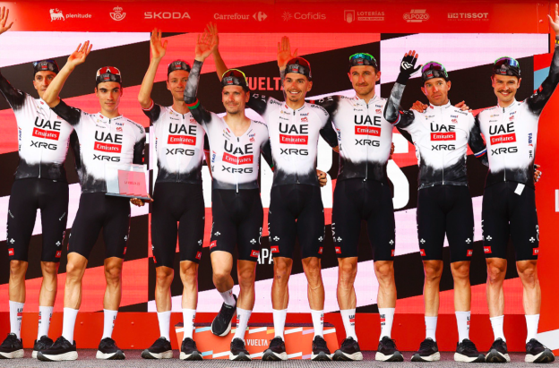 El UAE dio clases de ciclismo y se quedó con la crono por equipos en La Vuelta 2025