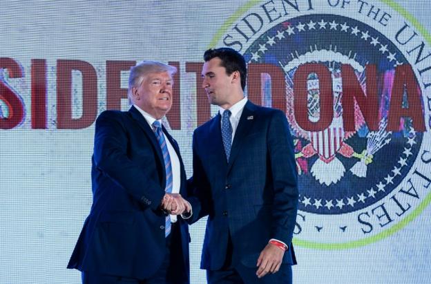 Charlie Kirk junto a Donald Trump