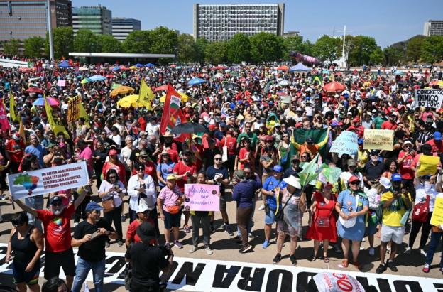 Multitudinaria marcha en Brasil contra perdón a Bolsonaro