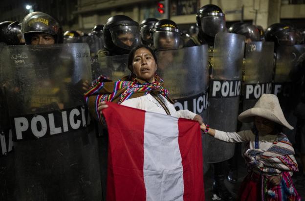 Perú vive su segundo día de protestas contra la reforma pensional que obliga a aportar a fondos privados