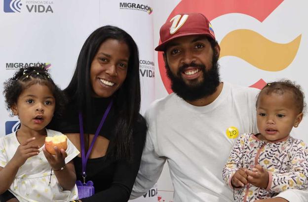 ​​Familia venezolana beneficiada.  ​