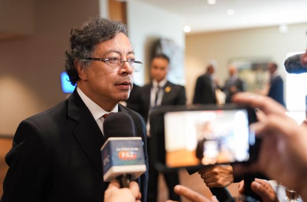 Presidente explica la propuesta de un "Ejército de la Salvación del Mundo"