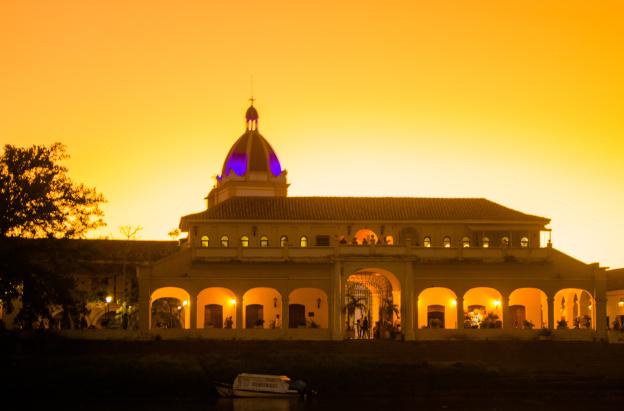 La Plaza de mercado de Mompox es uno de las principales atracciones en la ciudad además de ser parte del patrimonio arquitectónico.