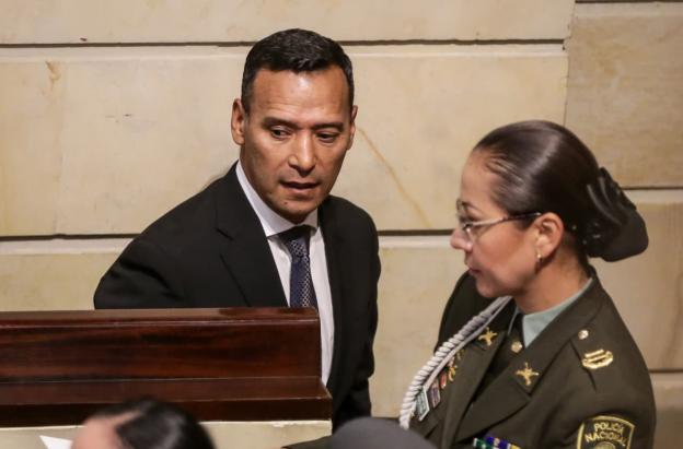 Cámara rechaza moción de censura contra el ministro de Defensa Pedro Sánchez