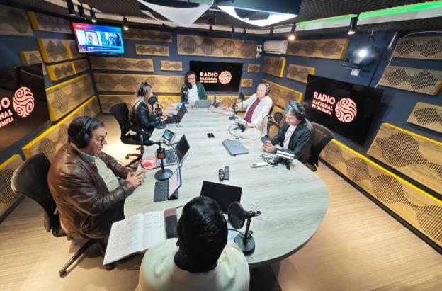 Mesa convergencia de RTVC Sistema de Medios Públicos.