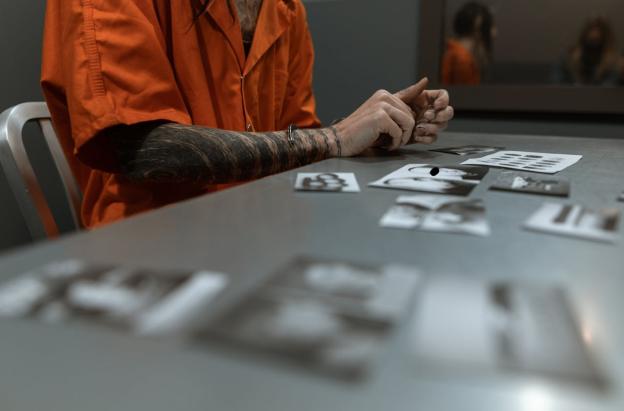 EE. UU. avala juzgar como adultos a adolescentes de 14 años, organizaciones de derechos humanos denuncian criminalización