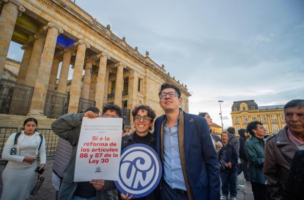 Ministro Daniel Rojas junto a Estudiantes.