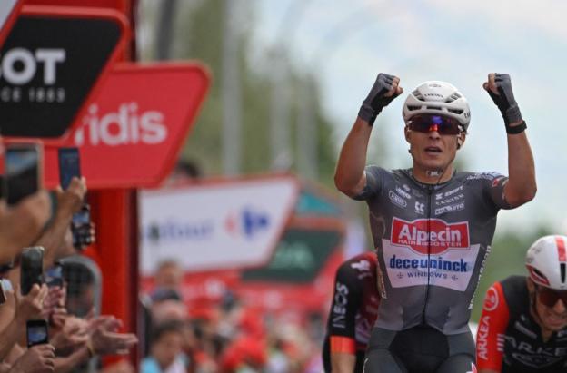 ¡Cero y van tres! Jasper Philipsen se quedó con la etapa 19 en La Vuelta 2025