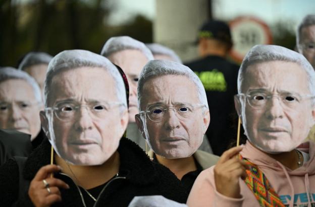 Máscaras de Álvaro Uribe Vélez.