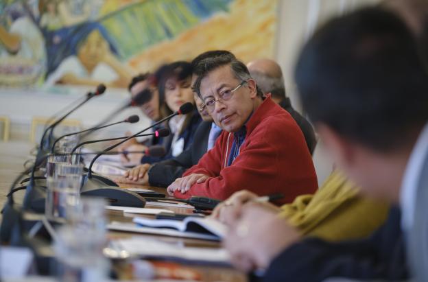 Petro afirma haber pagado $100 billones de deuda de Duque y critica al Banco de la República