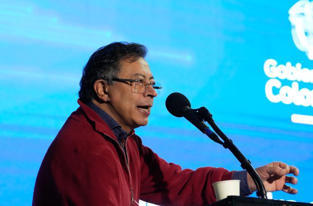 Presidente desmiente que el Gobierno usará ahorros pensionales para pagar bono