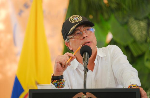 Presidente denuncia censura tras negativa de la CRC a alocución presidencial