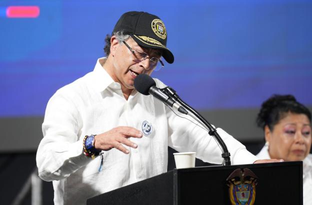 El primer mandatario rechazó el resultado de la COP 30 y cuestionó la legitimidad del acuerdo por omitir los combustibles fósiles como causa principal del colapso climático. 