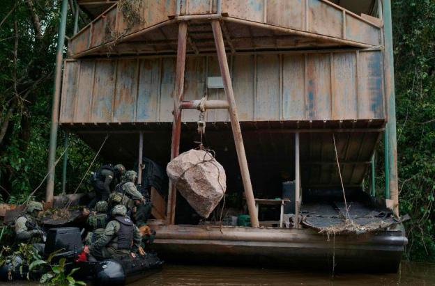 Colombia y Brasil destruyen 14 máquinas de minería ilegal en operación conjunta en la Amazonía