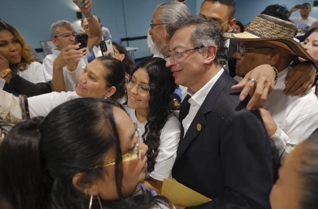 Aprobación e imagen positiva del presidente Petro se ubican en el 40 %