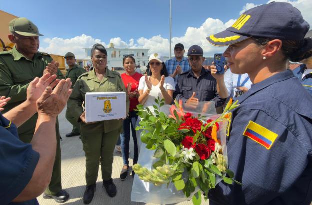 Kits de alimentos, y de aseo, juegos de sábanas y toldillos hacen parte de la ayuda entregada por Colombia para apoyar a familias afectadas en ambos países caribeños, afectadas por el huracán Melissa. 