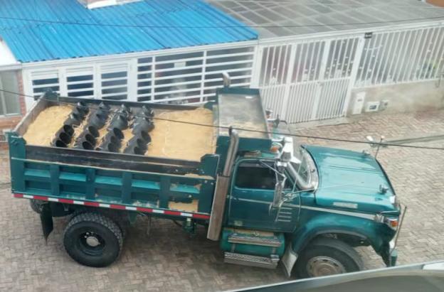 Volqueta con explosivos en Tunja