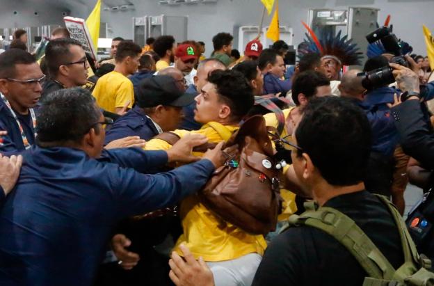 Protesta indígena en la COP30. / Foto: AFP.