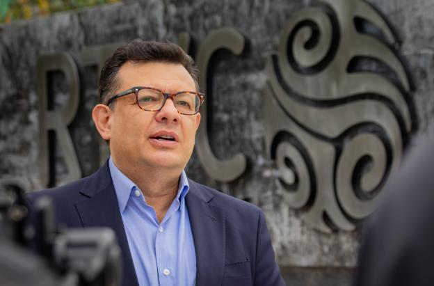 “Sus insinuaciones son canallas, le pido respeto”: Hollman Morris a Gustavo Gómez de Caracol Radio 