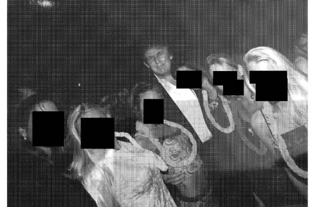 Demócratas divulgaron fotos de Trump con Epstein.