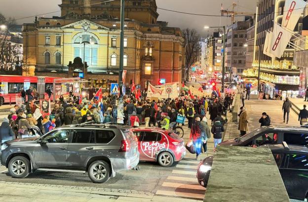 Masivas protestas en Noruega por entrega del Nobel de Paz a María Corina Machado 