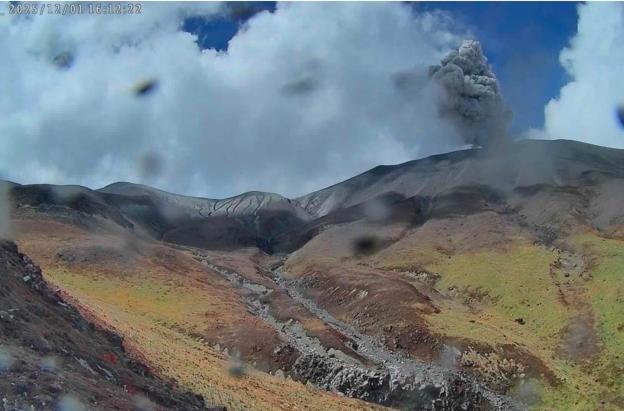 Volcán Puracé mantiene alerta naranja por emisiones continuas de ceniza y gases. Foto: Servicio Geológico