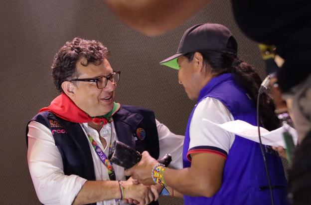 Pueblo Nasa reconoce al gerente de RTVC en histórica cumbre que reúne 206 territorios indígenas en Cauca