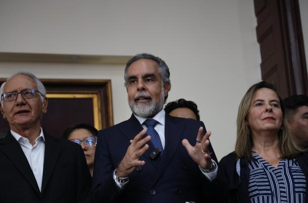 Congreso defiende megarricos y hunde reformas sociales: Benedetti