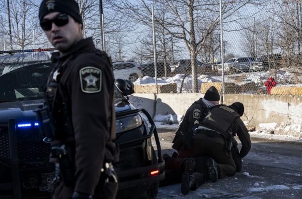 Memorando de ICE autoriza entradas forzadas sin orden judicial