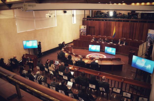 Corte Constitucional suspende la Emergencia Económica.