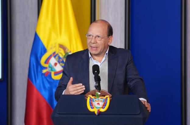 Ministro de Hacienda defiende declaratoria de emergencia económica ante el Congreso