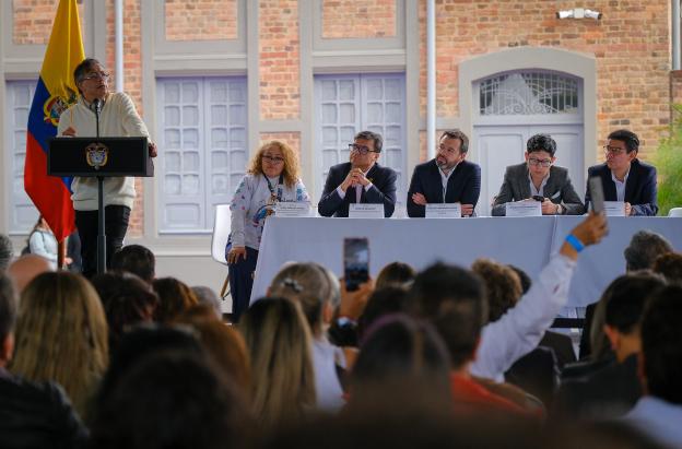 Petro negociará con Bogotá para no subir pasaje de TransMilenio