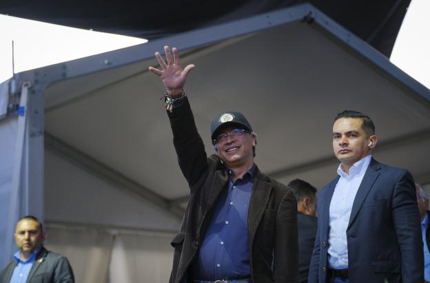 Petro denuncia corrupción en las EPS y llama a defender el sistema público