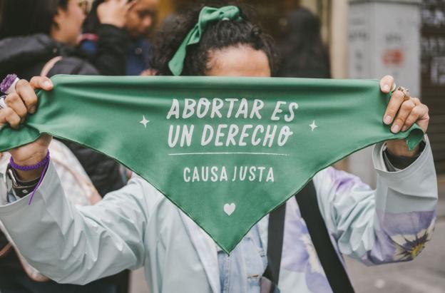 Concejo de Bogotá aprueba un proyecto que impone nuevas barreras al acceso al aborto