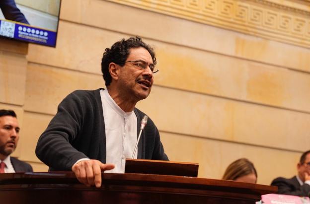 CNE niega participación de Iván Cepeda en consulta del Frente Amplio.