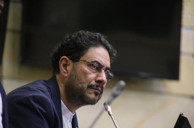 CNE: Iván Cepeda anunció que se inscribirá para primera vuelta.