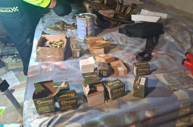 Desmantelan en Bogotá un taller con explosivos y armas del ELN.