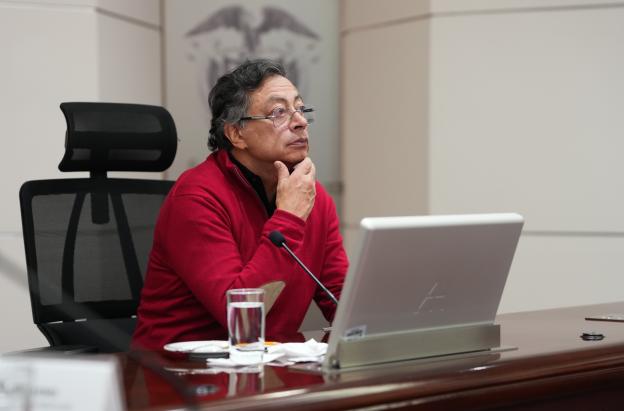 Empresariado debe pagar quincena con salario vital: Petro.