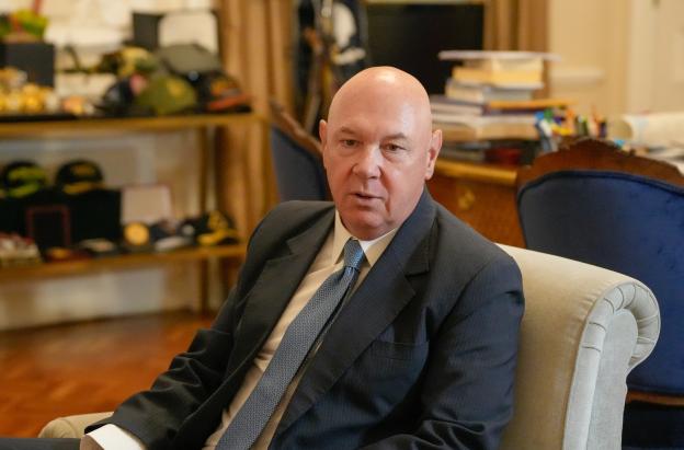 John McNamara se despide como encargado de negocios de EE. UU.