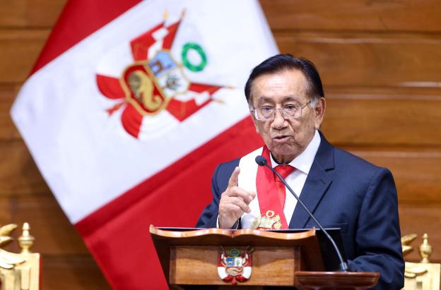 José María Balcázar asume como Presidente de Perú tras destitución de su antecesor