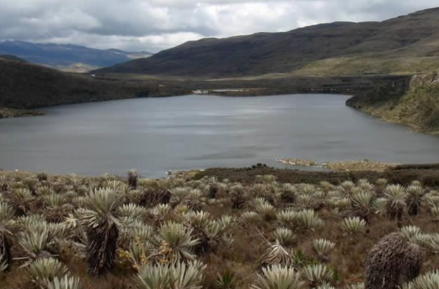 lago en el páramo de Sumapaz