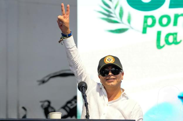 Petro defiende reforma agraria y pide blindar el salario vital