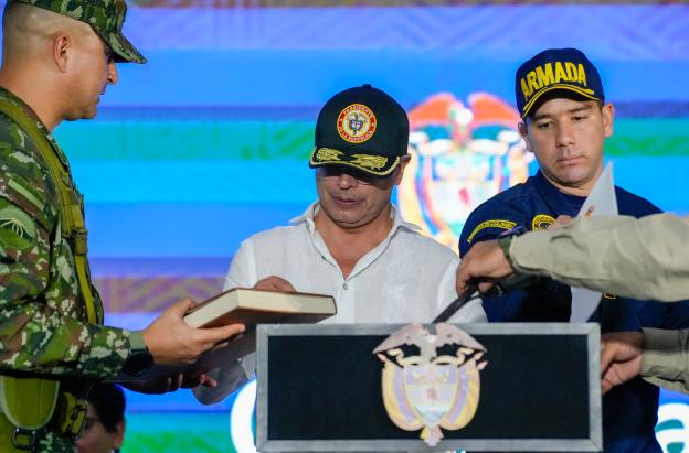 Petro entregó al Ejército 280 ha recuperadas del narcotráfico