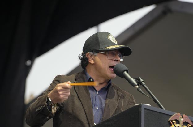 Petro propone que dueños de EPS respondan con su patrimonio.