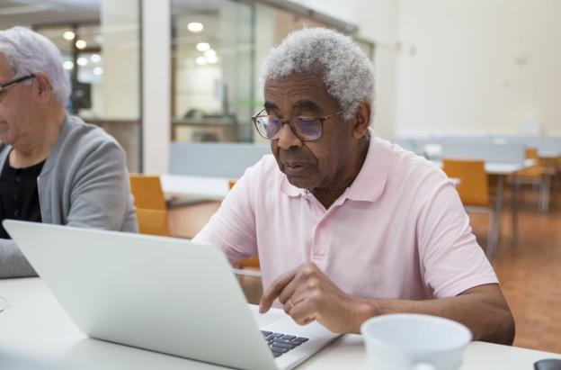 Corte Suprema elimina exigencia de convivencia para reconocer pensión de sobrevivientes a hijos con invalidez