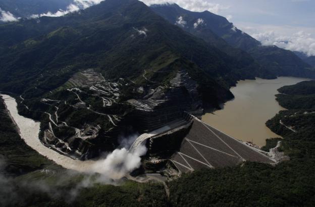 Superservicios anuncia investigación a generadoras eléctricas.