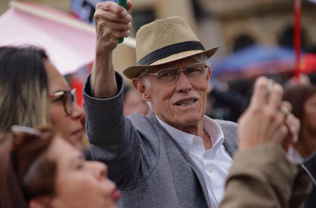 Cadena de afectos recorre Colombia en respaldo al presidente Petro