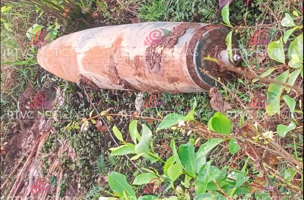 Bomba hallada en frontera de Colombia con Ecuador. / Foto: RTVC