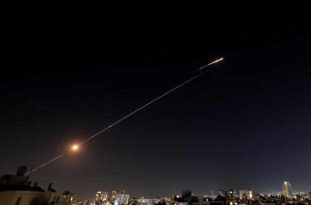 Ejército iraní asegura haber atacado la agencia israelí de inteligencia militar y bases de Estados Unidos en el Golfo