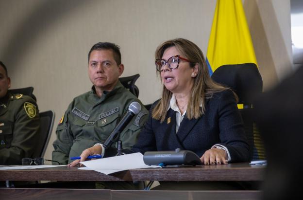 Fiscalía suspendió capturas de 23 voceros de grupos criminales.